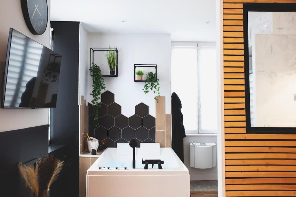 Love Room, La Douce Angevine Angers Exterior photo